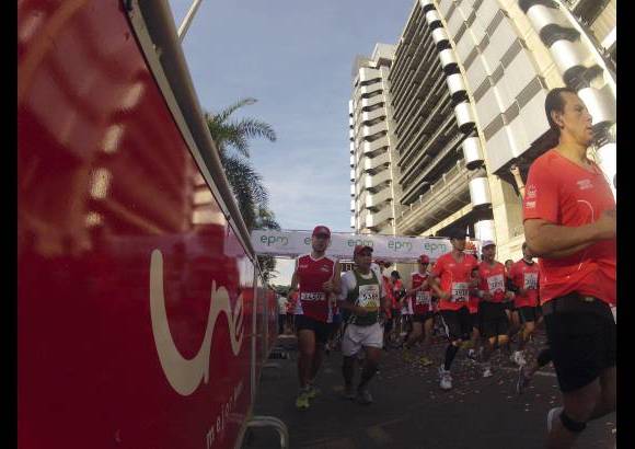Esteban Jaramillo y Sebastián Salazar - Más de 10 mil competidores se dieron cita en esta histórica cita deportiva que se corría en las modalidades de 5, 10, 21 y 42 kilómetros.