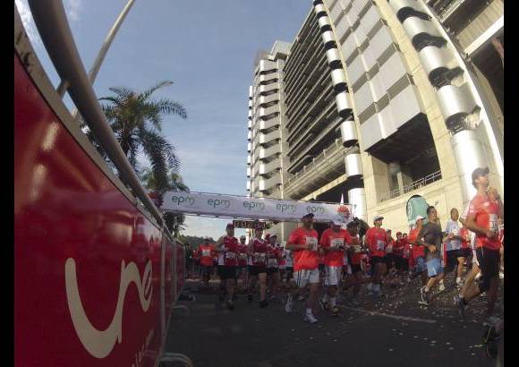 Esteban Jaramillo y Sebastián Salazar - Más de 10 mil competidores se dieron cita en esta histórica cita deportiva que se corría en las modalidades de 5, 10, 21 y 42 kilómetros.