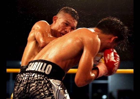 Manuel Saldarriaga - La pelea fue disputada en los tres primeros rounds. En el inicial, De la Rosa fue cortado.