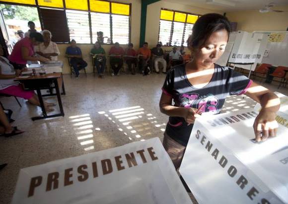 Reuters - Adem&#225;s del presidente, los mexicanos eligieron a 500 diputados federales y 128 senadores. Tambi&#233;n votaron por el jefe de gobierno de la ciudad de M&#233;xico y seis gobernadores, as&#237; como por varios cientos de nuevos legisladores locales y alcaldes.