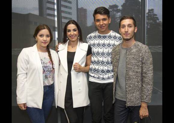 Edwin Bustamante - Katerina Kokinaki, Kevin L&#243;pez y Andr&#233;s Escobar junto a la invitada Kika Rocha.