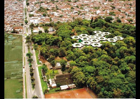 FOTO EL COLOMBIANO - El Jardín Botánico Joaquín Antonio Uribe es un espacio de encuentro natural en medio de la ciudad, ideal para el conocimiento, el descanso y la relajación. Declarado Patrimonio Cultural de Medellín, es uno de los más bellos sitios de Antioquia, el país y el mundo dedicados a la botánica.