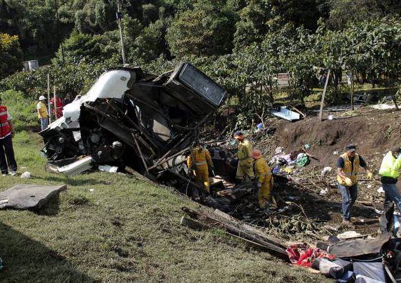 Colprensa - Un grave accidente de tr&#225;nsito se registr&#243; en el kil&#243;metro 94 de la v&#237;a que conduce de Bogot&#225; a Girardot, en el sector San Raimundo.