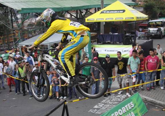 Hernán Vanegas - El downhill urbano fue puro espectáculo.