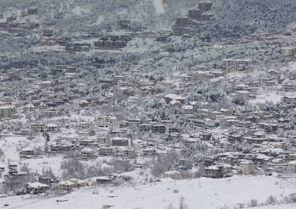 Reuters - La fuerte tormenta de nieve tambi&#233;n cubri&#243; la ciudad Hamana en el este de L&#237;bano.