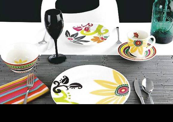 El mundo y la moda pasan a la mesa - Inspirada en destinos ex&#243;ticos del mundo, y a tono con las &#250;ltimas tendencias de la moda, as&#237; es Futura 2011, la m&#225;s reciente colecci&#243;n de vajillas Corona. En la foto la vajilla Khalo: puntos, l&#237;neas y flores de colores vivos evocan los cuadros de la artista mexicana.