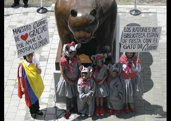 Esteban Vanegas - En un conmovedor acto, realizado en el Parque Biblioteca que lleva su nombre, el artista inauguró su obra en el corregimiento de San Cristóbal.