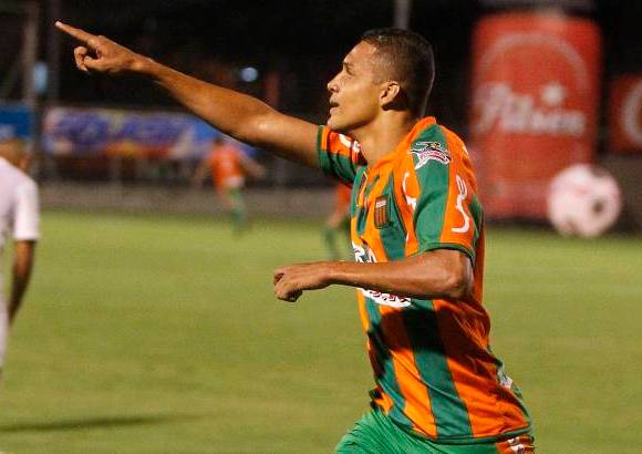 Edwin Bustamante - Envigado se fue en ventaja al mediotiempo, gracias a un gol de Jorge Horacio Serna.