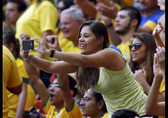 Reuters - La belleza de las garotas se vio en las graderías del recién remodelado escenario deportivo.