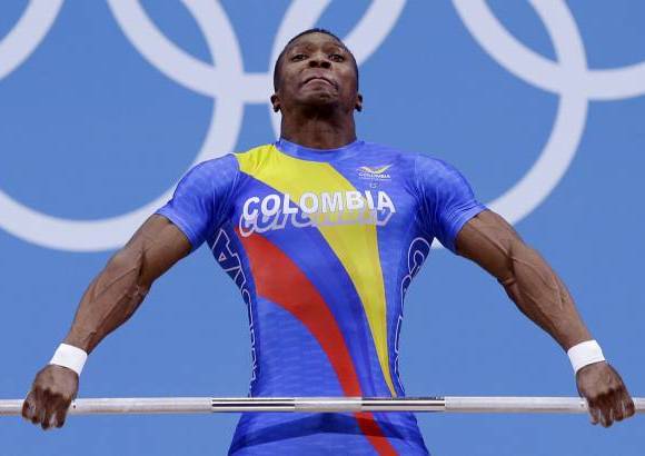 AP - Lo hizo con un nuevo r&#233;cord ol&#237;mpico en la modalidad de dos tiempos (envi&#243;n) luego de levantar 177 Kilogramos.