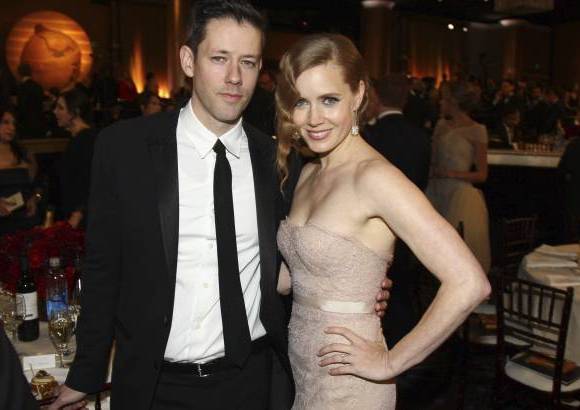 AP - Amy Adams desfiló con un Marchesa de tul con pedrería y corte sirena, peinado años 20 con recogido lateral y ondas al agua, además de zapatos con plataforma en nude.