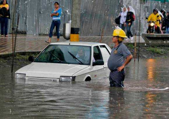 Esteban Vanegas - Las v&#237;as del centro y del occidente de Medell&#237;n fueron las m&#225;s afectadas por las inundaciones.