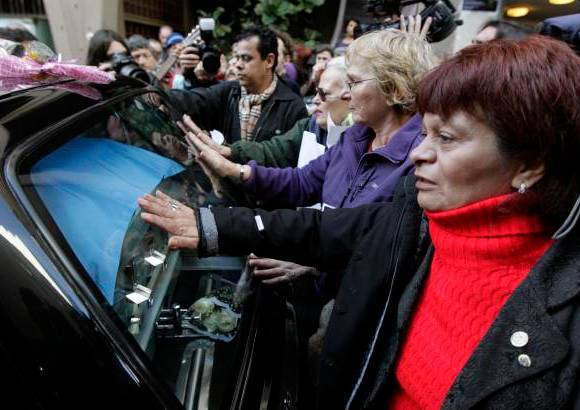 Reuters - Facundo Cabral fue cremado en un cementerio privado de las afueras de Buenos Aires, Argentina.