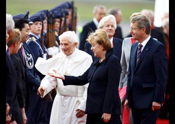 Reuters - En Alemania en los últimos treinta años por lo menos 350 niños sufrieron abusos y, según datos de la iglesia local, el pasado año abandonaron el seno de la Iglesia católica 181.000 personas.