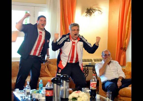 Reuters - El presidente de Paraguay Fernando Lugo celebró el gol de su país.