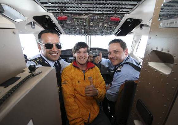 Hernán Vanegas - Los pilotos se dejaron contagiar de la alegría y aprovecharon la ocasión para tomarse fotos con los medallistas.