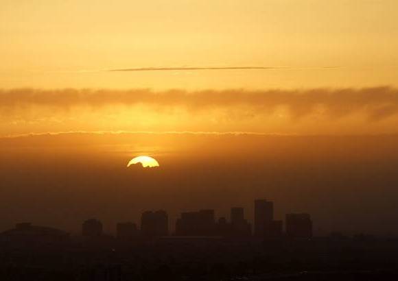 Reuters - Arizona vivi&#243; una de las puestas del sol m&#225;s bellas de la semana.