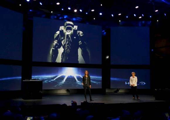 AP - El presidente de entretenimiento interactivo de Microsoft dijo que la compa&#241;&#237;a ha pasado los &#250;ltimos cuatro a&#241;os trabajando en el &quot;sistema de entretenimiento en casa todo en uno&quot;.