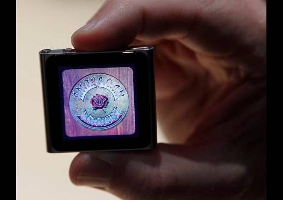 Reuters - El nano, otro modelo del iPod, ahora incluye radio FM y 24 horas de m&#250;sica.