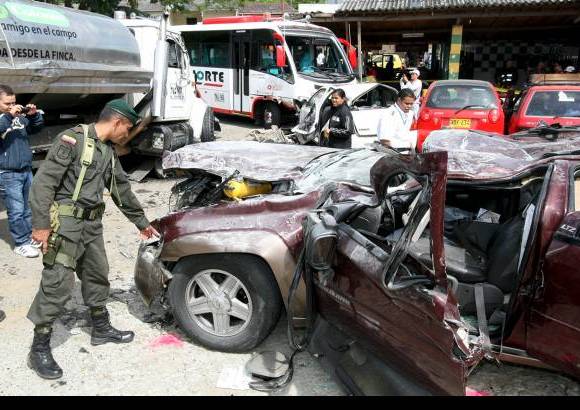 Juan Antonio Sánchez - Los cuatro heridos fueron remitidos por la Policía de Carreteras hasta un hospital de San José del Nus.