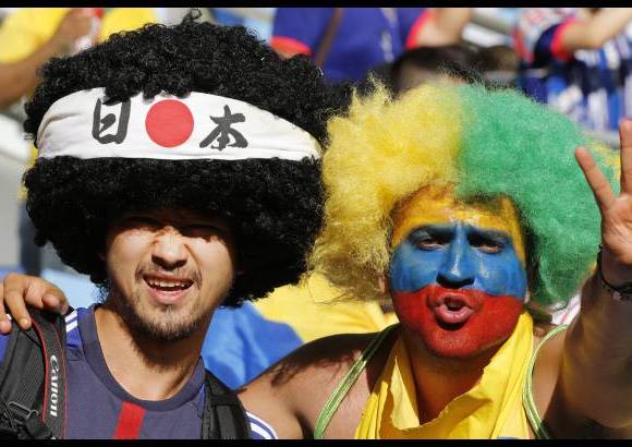 Juan Antonio S&#225;nchez - Colorido y compa&#241;erismo se ve en las tribunas cada vez que juega Colombia.