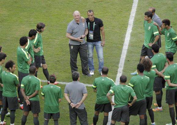 - Brasil, por ser el anfitri&#243;n es el llamado a ser el campe&#243;n, pero la tiene dura con Espa&#241;a que viene de ser campe&#243;n Mundial.