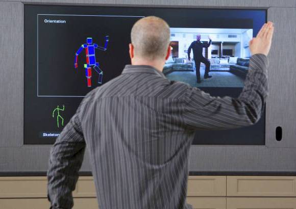 AP - Microsoft tambi&#233;n present&#243; una nueva versi&#243;n de su sensor Kinect con mejor detecci&#243;n de movimiento y voz.