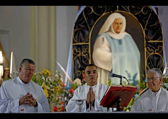 Julio C&#233;sar Herrera - Un concierto corto se ofreci&#243; en el atrio y continu&#243; con una ceremonia de acci&#243;n de gracias en la Catedral de Nuestra Se&#241;ora de las Mercedes.