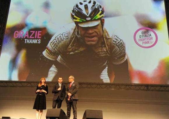 AP - Rigoberto Ur&#225;n estuvo a rueda del l&#237;der Nibali en los kil&#243;metros finales.
