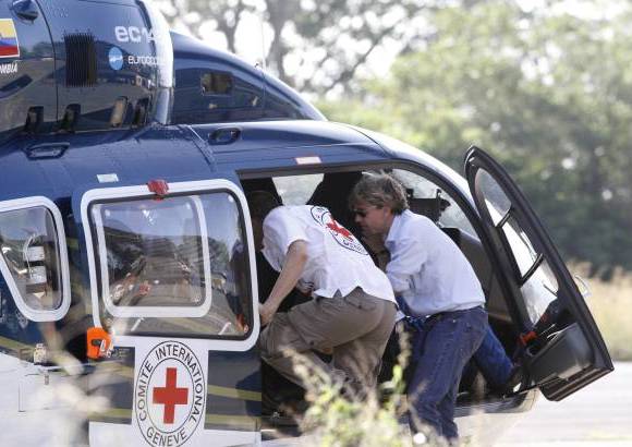 Fotos: Donaldo Zuluaga - Luego de su llegada al aeropuerto de Caucasia, el ingeniero ser&#225; llevado al aeropuerto Jos&#233; Mar&#237;a C&#243;rdoba de Rionegro en una avioneta de la Polic&#237;a Nacional.