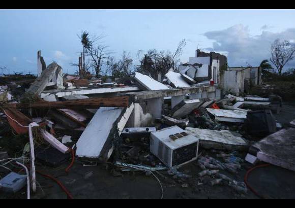 AP - El tifón avanzó hacia Vietnam, donde se adelantaron labores de evacuación.
