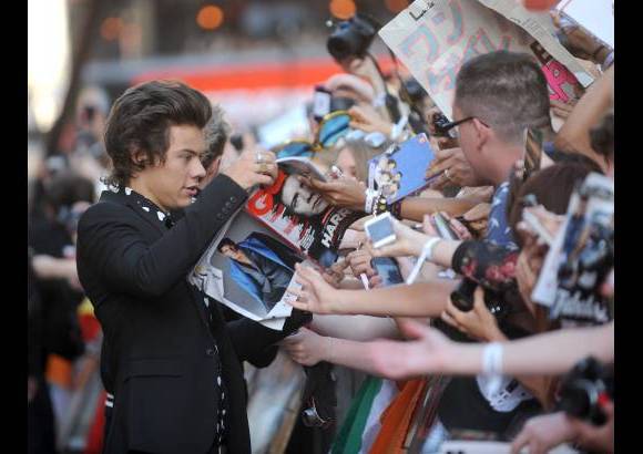 AP - Harry Styles, integrante de One Direction, llega al estreno brit&#225;nico de One Direction: This Is Us 3D.