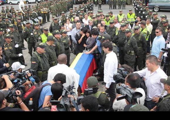 Hernán Vanegas - Familiares, compañeros, amigos y medios de comunicación acompañaron los restos mortales del oriundo de Popayán.
