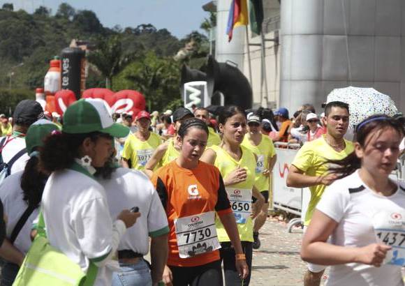 Esteban Jaramillo y Sebastián Salazar - Más de 10 mil competidores se dieron cita en esta histórica cita deportiva que se corría en las modalidades de 5, 10, 21 y 42 kilómetros.