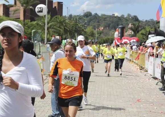 Esteban Jaramillo y Sebastián Salazar - Más de 10 mil competidores se dieron cita en esta histórica cita deportiva que se corría en las modalidades de 5, 10, 21 y 42 kilómetros.