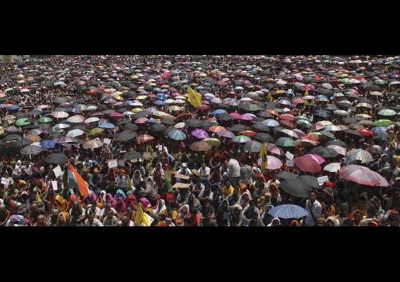 AP - Tribus Bodo se re&#250;nen para exigir la creaci&#243;n de un nuevo estado de Bodoland en Ghoramara en el distrito Somitpur del estado de Assam, India.