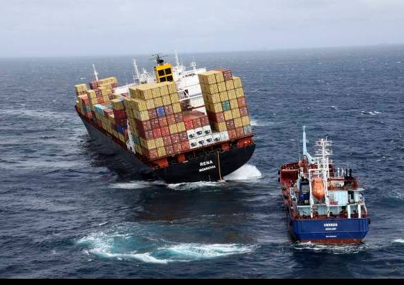 AP - La Autoridad Mar&#237;tima de Nueva Zelanda indic&#243; que el vertido de combustible es de entre 130 y 350 toneladas.