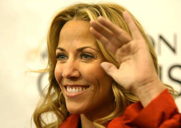 AP - La famosa cantante de m&#250;sica country, Sheryl Crow, padeci&#243; c&#225;ncer en el pecho en 2006. Pas&#243; por el quir&#243;fano para que le extirparan un tumor.