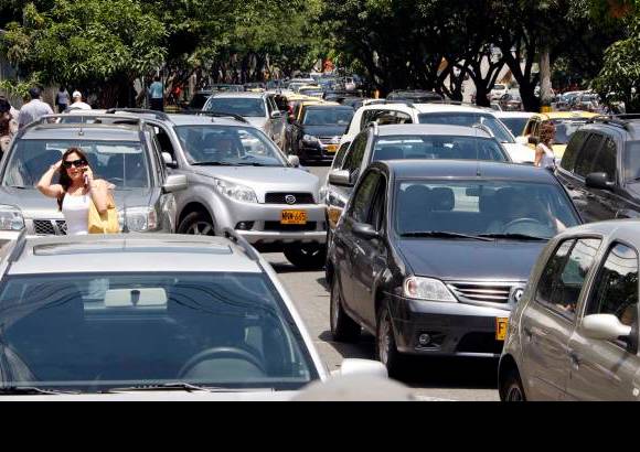 Jaime Pérez - Muchas personas escogieron el transporte particular para llegar a los puestos de votación.