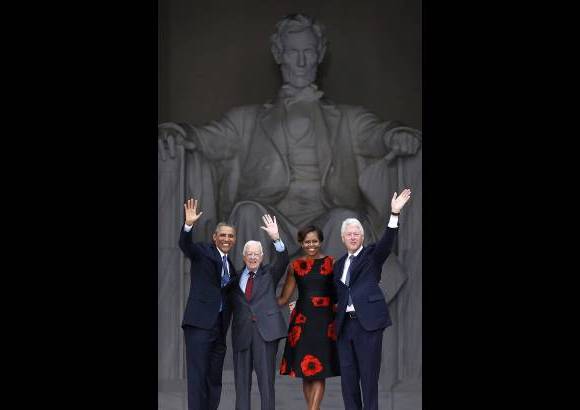 Reuters - El presidente Barack Obama y su esposa Michelle posan al lado de Jimmy Carter y Bill Clinton en la ceremonia de los 50 a&#241;os del emblem&#225;tico discurso &quot;I have a dream&quot; de Martin Luther King.