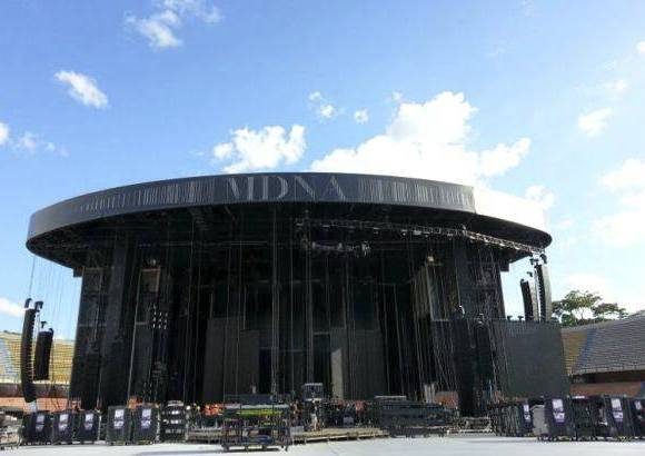 Juan Sebastián Carvajal - A punto está el gigante escenario para los conciertos de Madonna en Medellín. La megaestructura sobresale en el estadio Atanasio Girardot.