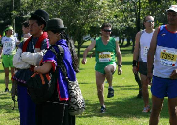 Colprensa - Los ind&#237;genas guambianos se encargaron de contagiar con su esp&#237;ritu a los puntuales atletas nacionales e internacionales.