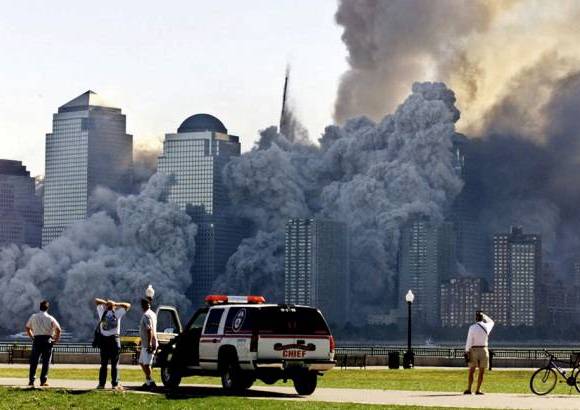 Archivo - El humo por la ca&#237;da de las Torres Gemelas envolvi&#243; a Nueva York por varios d&#237;as y se vio desde el espacio.