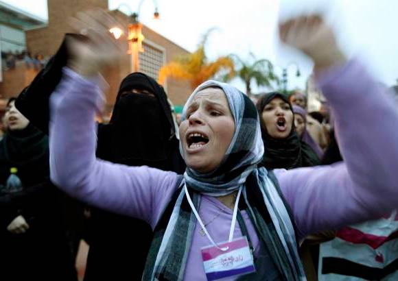 Reuters - A la plaza Tahrir han llegado mujeres de todas los estratos sociales, conservadoras y liberales.