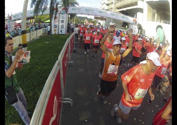 Esteban Jaramillo y Sebastián Salazar - Más de 10 mil competidores se dieron cita en esta histórica cita deportiva que se corría en las modalidades de 5, 10, 21 y 42 kilómetros.