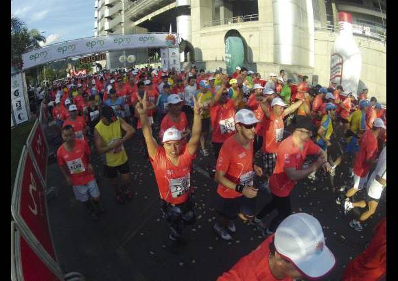 Esteban Jaramillo y Sebastián Salazar - Más de 10 mil competidores se dieron cita en esta histórica cita deportiva que se corría en las modalidades de 5, 10, 21 y 42 kilómetros.