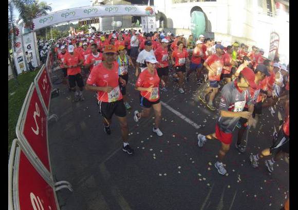 Esteban Jaramillo y Sebastián Salazar - Más de 10 mil competidores se dieron cita en esta histórica cita deportiva que se corría en las modalidades de 5, 10, 21 y 42 kilómetros.