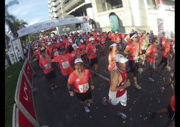 Esteban Jaramillo y Sebastián Salazar - Más de 10 mil competidores se dieron cita en esta histórica cita deportiva que se corría en las modalidades de 5, 10, 21 y 42 kilómetros.