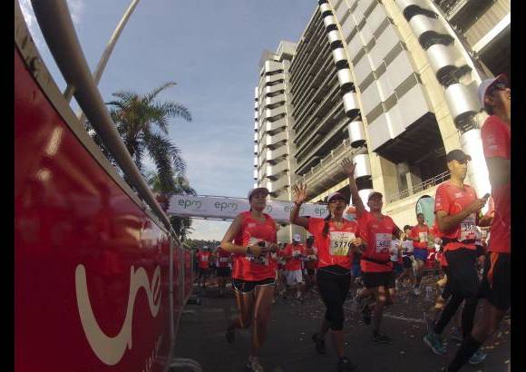 Esteban Jaramillo y Sebastián Salazar - Más de 10 mil competidores se dieron cita en esta histórica cita deportiva que se corría en las modalidades de 5, 10, 21 y 42 kilómetros.