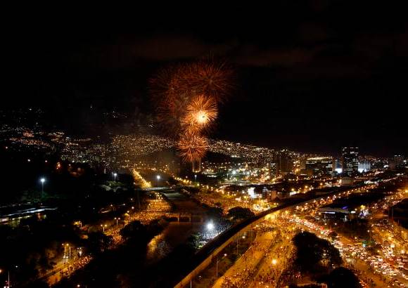 Jaime Pérez - El show, en el que se mezclaron los juegos pirotécnicos con la música, contó con la dirección y diseño de Christophe Berthonneau.